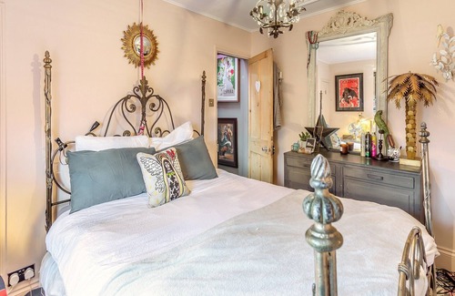 Cheltenham Cottage | 2 bedroom accommodation in Cheltenham