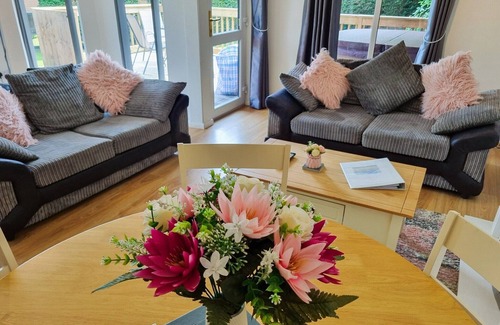 Little Weighton Cabin | 2 bedroom accommodation in Little Weighton, Nr Beverley