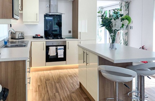 Little Weighton Cabin | 2 bedroom accommodation in Little Weighton, Nr Beverley