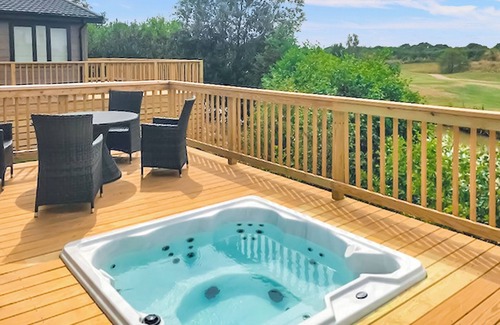 Thorne Ski Chalet | 2 bedroom accommodation in Doncaster, South Yorkshire