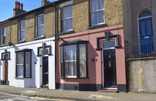 Herne Bay Cottage | 2 bedroom accommodation in Herne Bay, near Whitstable