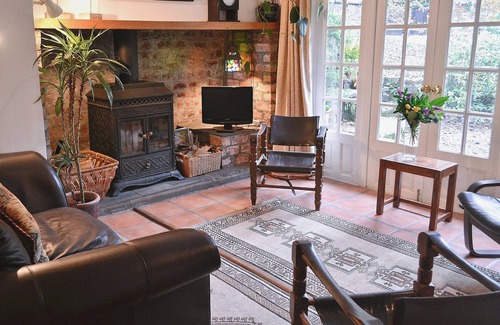 Kilcreggan Cottage | 2 bedroom accommodation in Shandon, near Loch Lomond