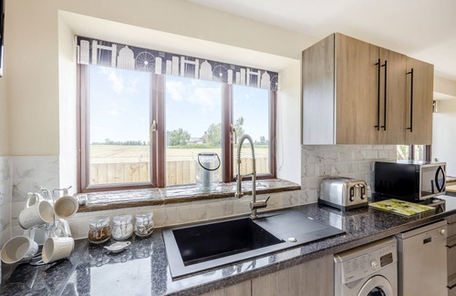 Spalding Cottage | 2 bedroom accommodation in Holbeach Bank, near Spalding