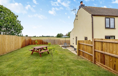 Spalding Cottage | 2 bedroom accommodation in Holbeach Bank, near Spalding