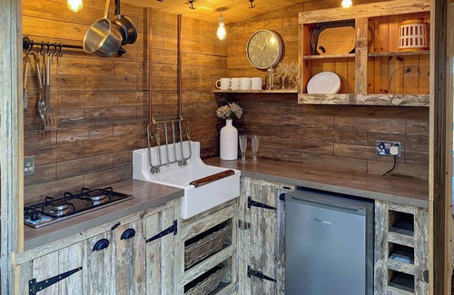 Dilton Marsh Ski Chalet | 2 bedroom accommodation in Westbury