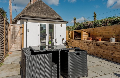 East Woodyates Cottage | 2 bedroom accommodation in Farnham
