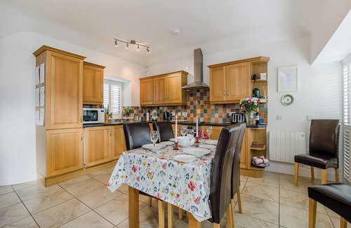Murthill Cottage | 2 bedroom accommodation in Tealing, near Dundee