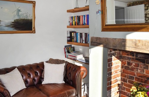Newport Cottage | 2 bedroom accommodation in Carisbrooke, Near Newport