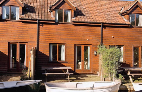 Smallburgh Cottage | 2 bedroom accommodation in Wayford Bridge, near Stalham