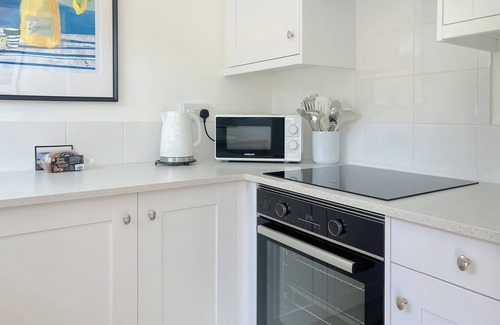 Oxwich Cottage | 2 bedroom accommodation in Swansea, near Gower Peninsula