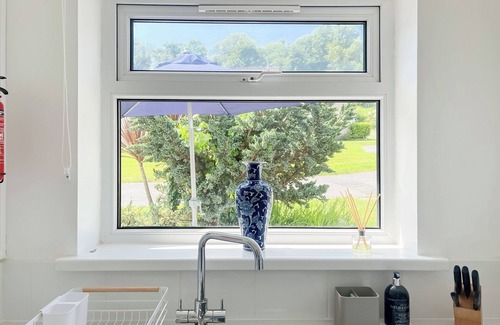 Oxwich Cottage | 2 bedroom accommodation in Swansea, near Gower Peninsula