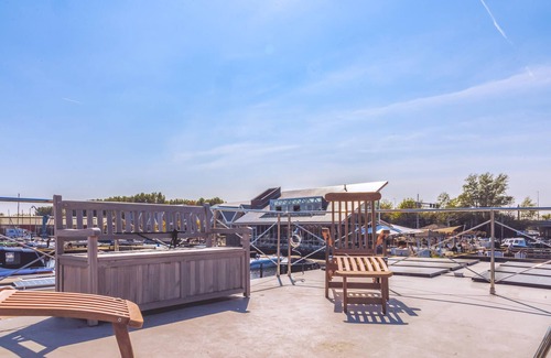 Municipality of Uitgeest Boat Rental | 2 bedroom accommodation in Uitgeest