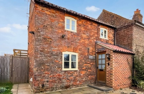 Maltby le Marsh Cottage | 2 bedroom accommodation in Maltby Le Marsh, near Mablethorpe