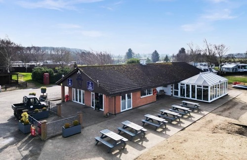 Sawley Ski Chalet | 2 bedroom accommodation in Market Bosworth, near Nuneaton