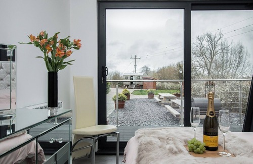 Street Cottage | 2 bedroom accommodation in Sharpham, near Glastonbury