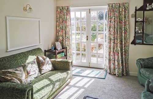 Stroud Cottage | 2 bedroom accommodation in Pitchcombe, near Painswick