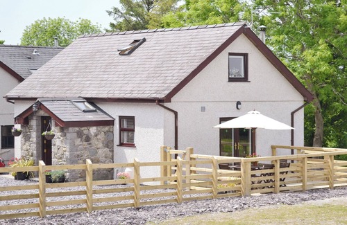 Dinas Cottage | 2 bedroom accommodation in Rhostryfan, Caernarfon