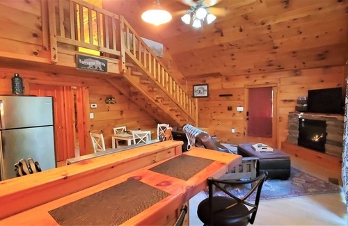Luray Cabin | 2 bedroom accommodation in Luray
