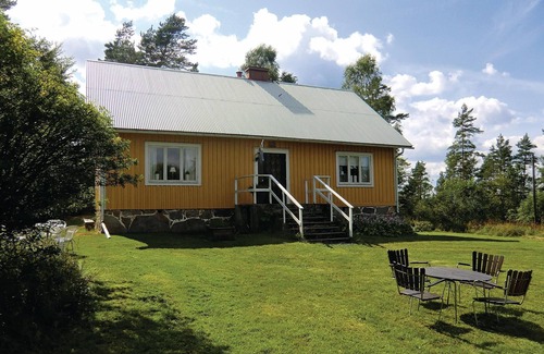 Asarum House | 2 bedroom amazing home in Asarum