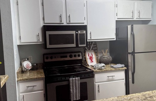 Gulf Shores Condo | 2 bedroom and 2 bath condo located 4.5 miles from Gulf Shores Beach.
