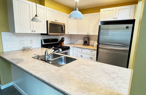 Central Okanagan House | 2 Bedroom and Loft Cottage on Lake Okanagan!