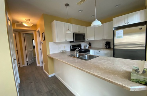 Central Okanagan House | 2 Bedroom and Loft Cottage on Lake Okanagan!