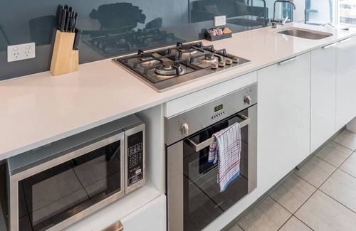 Fortitude Valley Apartment | 2 Bedroom Apartment with Parking, Pool, Gym