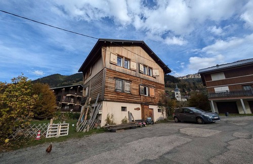 Areches Ski Chalet | 2-bedroom apartment, 5 guests, village center with parking