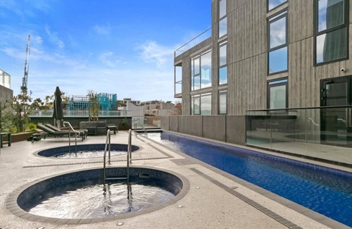 Melbourne Central Business District Apartment | 2 Bedroom Apartment at Rosslyn Street Melbourne