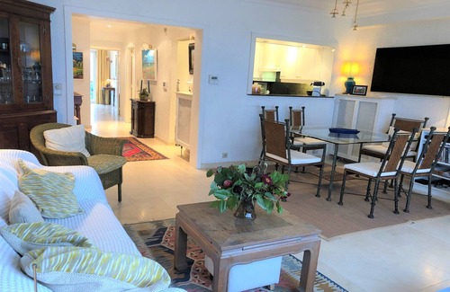 Knokke Apartment | 2 bedroom apartment with beach cabin