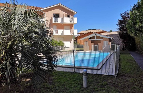 Gujan-Mestras Apartment | 2-bedroom apartment close to port, beach, stores, train station