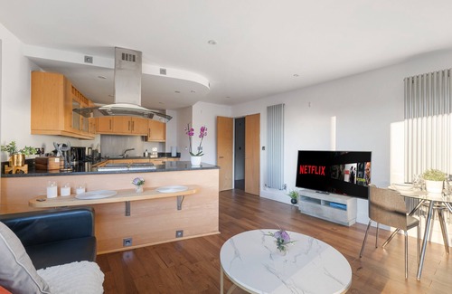 Canary Wharf Apartment | 2 Bedroom Apartment | 2 Beds | Millharbour