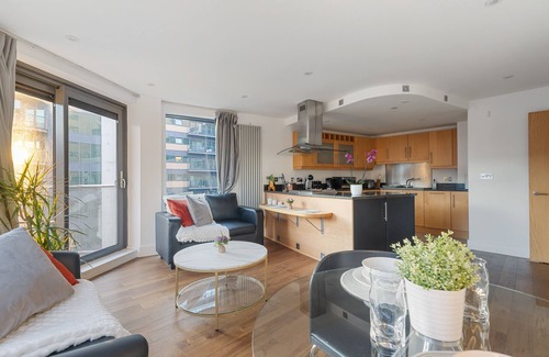 Canary Wharf Apartment | 2 Bedroom Apartment | 2 Beds | Millharbour