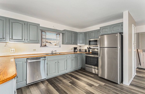 Ludington Condo | 2-bedroom Apartment-2 Balconies-Personal Patio-Porch-Lake Michigan View-Sleeps 8