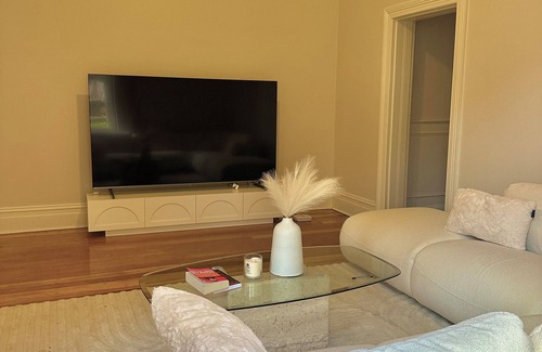 Drummoyne Apartment | 2 Bedroom Apartment with Harbour Views in Drummoyne