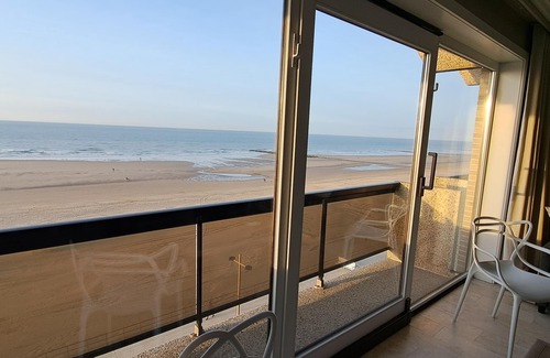 Middelkerke Apartment | 2 bedroom apartment with sea and dune views, 2 bathrooms + GARAGE + Wifi