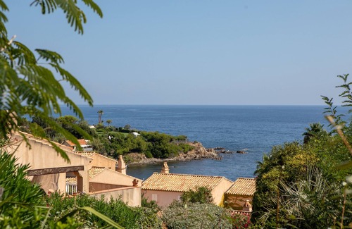 Cote d'Azur- French Riviera Apartment | 2 Bedroom apartment in Ramatuelle overlooking the Bonne Terrasse creek.