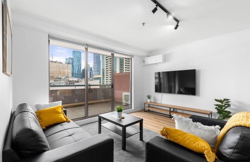 Chinatown Apartment | 2-Bedroom Apartment in Paris End of Melbourne CBD