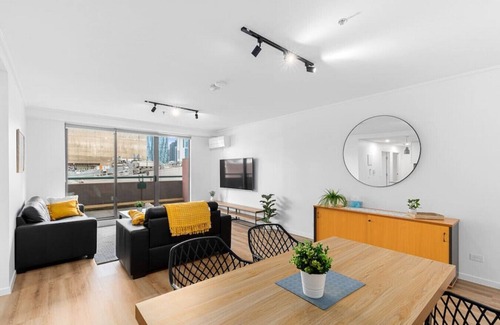 Chinatown Apartment | 2-Bedroom Apartment in Paris End of Melbourne CBD