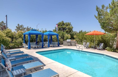 Las Vegas Apartment | 2-bedroom apartment in delightful Las Vegas with AC, fitness room