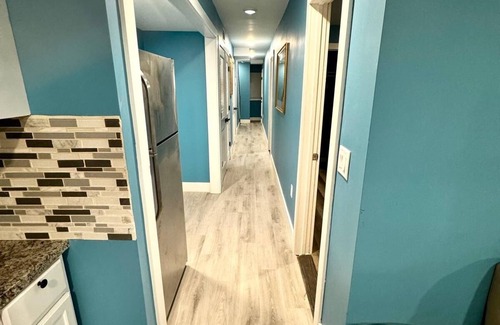 Newark Apartment | 2 bedroom apartment in at NJ/NYC/EWR/SEC 1 bathroom. sitting room and Kitchenn