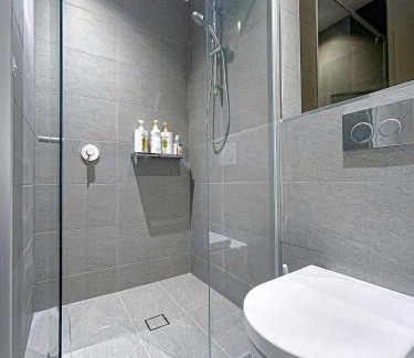Melbourne Central Business District Apartment | 2-Bedroom Apartment in Melbourne CBD with Balcony, Pool & Gym Access