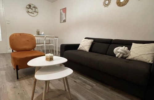 Cenon Apartment | 2 Bedroom Apartment in Cenon