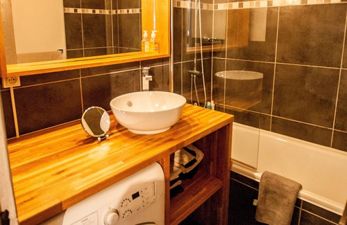 Tignes Apartment | 2 bedroom apartment in the heart of Lavachet with amazing views! - sleeps 6