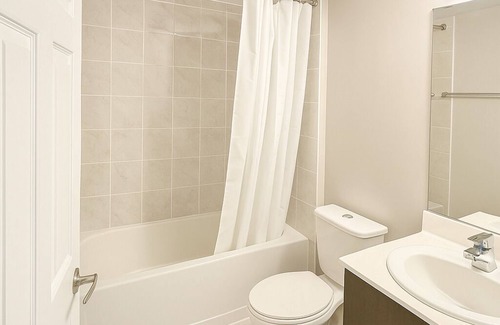Halton Regional Municipality Apartment | 2-bedroom apartment in nice Milton with AC, fitness room, WiFi
