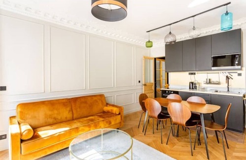 Quartier du Faubourg-Montmartre Apartment | 2 Bedroom Apartment in Paris