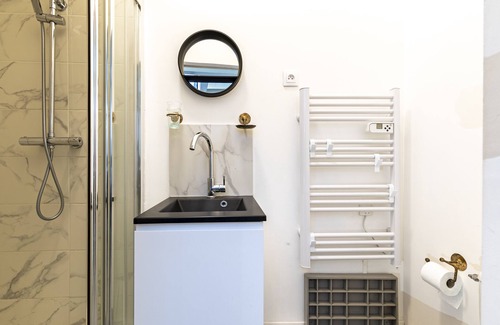 Quartier Sainte-Avoye Apartment | 2 Bedroom Apartment in Paris