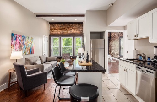 Downtown Columbus Apartment | 2-bedroom apartment in wakable German Village