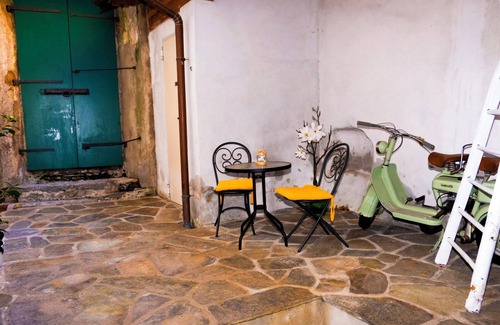 Cannobio Apartment | 2 bedroom apartment with courtyard in the old town of Cannobio