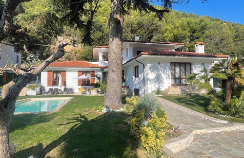 Vallecrosia Apartment | 2 bedroom apartment with private pool, tennis & padel, near the sea